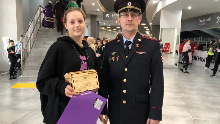 Красноярские полицейские помогли 12-летней участнице Дельфийских игр найти документы