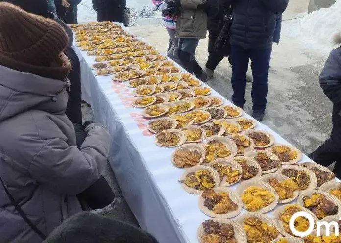 В Омске на Масленице приготовили больше двух тысяч тыквенных оладий и установили рекорд