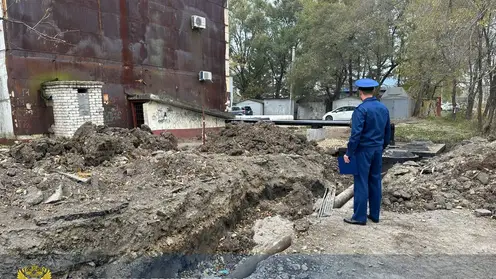 Школьник сломал ногу, упав в не огороженную траншею в Приморском крае
