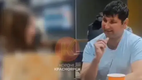 В Красноярске взрослый мужчина приставал к школьницам в кафе на Театральной площади