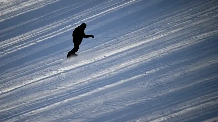 Спасатели и волонтеры ведут поиски пропавшего в Красноярском крае сноубордиста