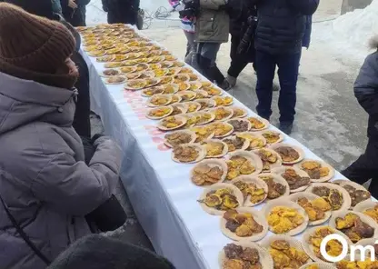 В Омске на Масленице приготовили больше двух тысяч тыквенных оладий и установили рекорд