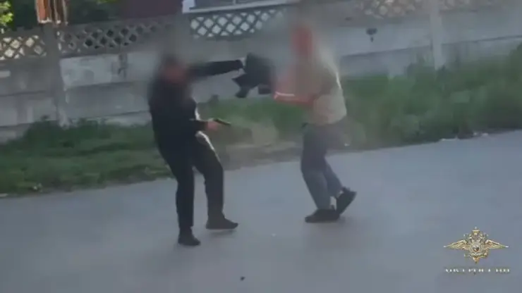 Житель Ангарска в Иркутской области открыл стрельбу из травмата возле ночного бара (видео)