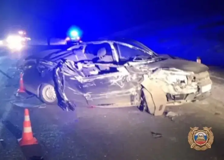 Седан влетел в фуру на трассе в Иркутской области. Погибла 21-летняя пассажирка иномарки