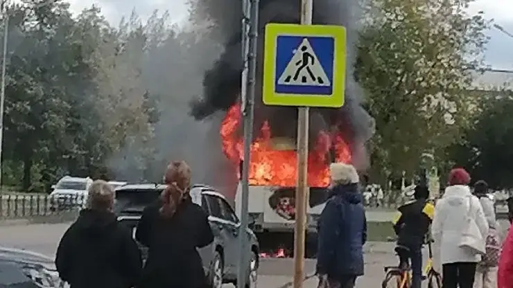 Маршрутка загорелась в Зеленогорске (видео)