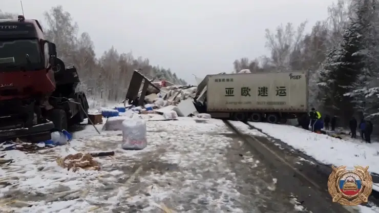 Из-за массовой аварии с грузовиками на трассе в Иркутской области погиб ещё один человек