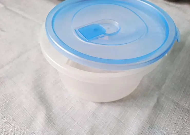 Химик рассказал, чем опасны пластиковые контейнеры