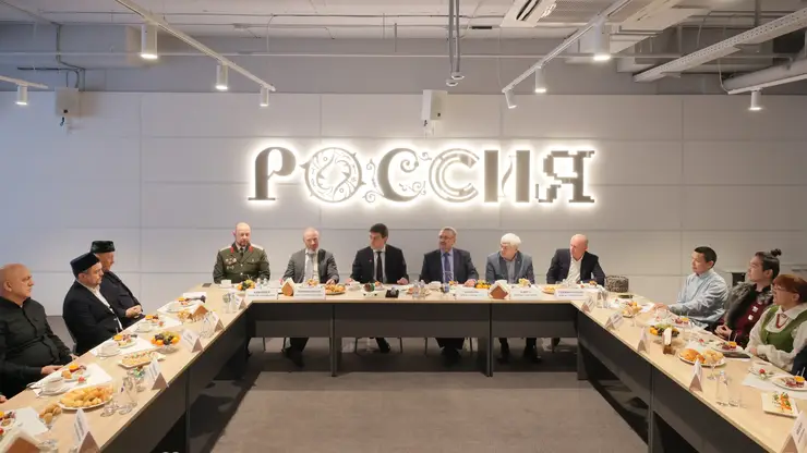 Михаил Котюков провел встречу с представителями национальных автономий Красноярского края