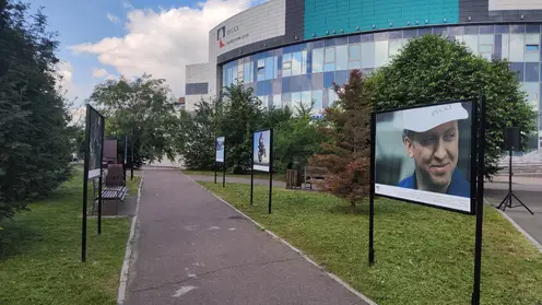 От посуды до протезов: в преддверии Дня металлурга в Красноярске открылась посвящённая алюминию фотовыставка
