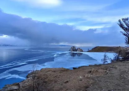 Ураганный ветер серьезно повредил лёд на Байкале (видео)