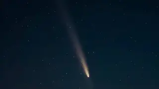 Житель Красноярска запечатлел редкую комету с зеленым свечением