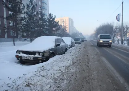 В Красноярске мешающие уборке улиц автомобили будут эвакуировать