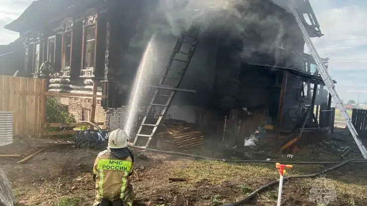 Два ребенка пострадали при пожаре в доме-памятнике в Красноярском крае