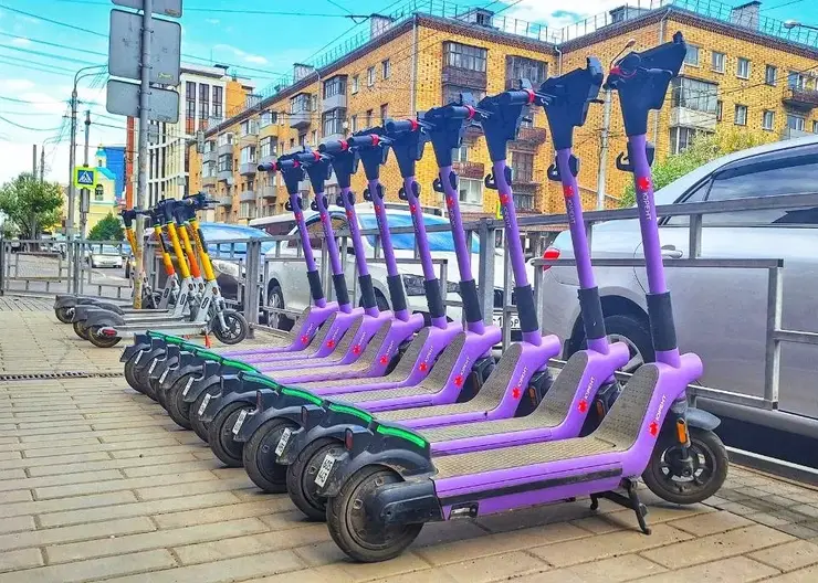 От ушибов до выбитых зубов. Минздрав предупредил красноярцев о травмах от электросамокатов