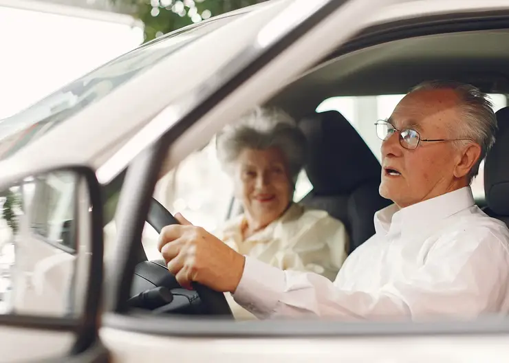 Юрист объяснил, почему для водителей старше 60 лет не ввели дополнительные ограничения