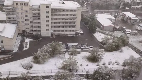 Красноярск ночью замело снегом: осадки выпадают в регионах Сибири третий день подряд