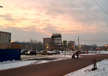 В Красноярске разбирают ледовые городки и ёлки