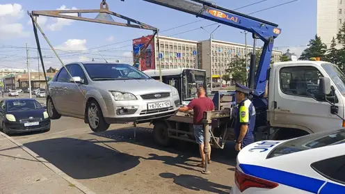 5 машин и 10 протоколов за несколько часов: в Красноярске в разгаре эвакуация машин