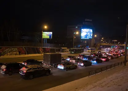 Красноярск в пятницу утром встал в 8-балльные пробки