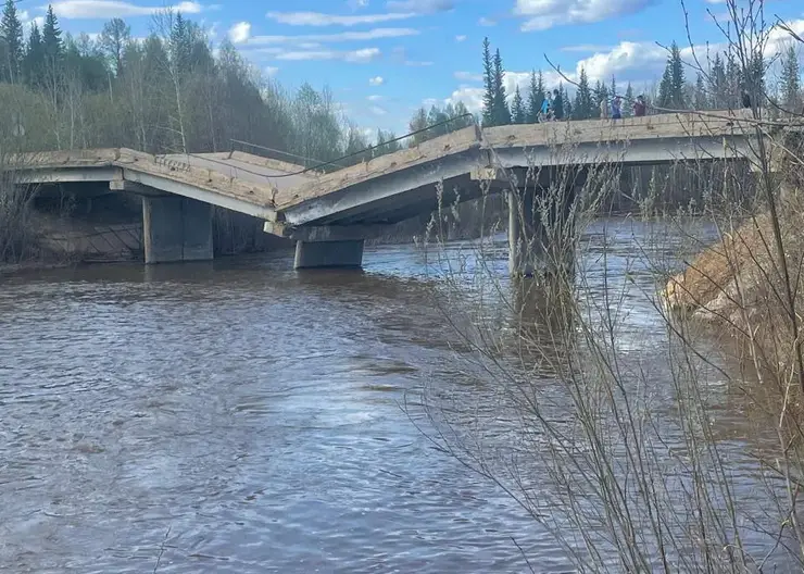 Мост обрушился в Якутии