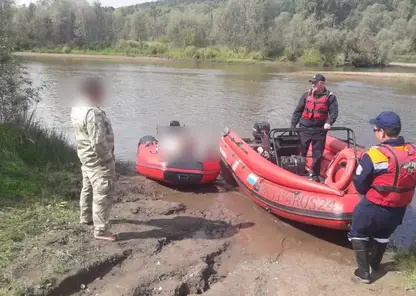 Рыбак четверо суток дрейфовал на реке с телом умершего брата в Красноярском крае