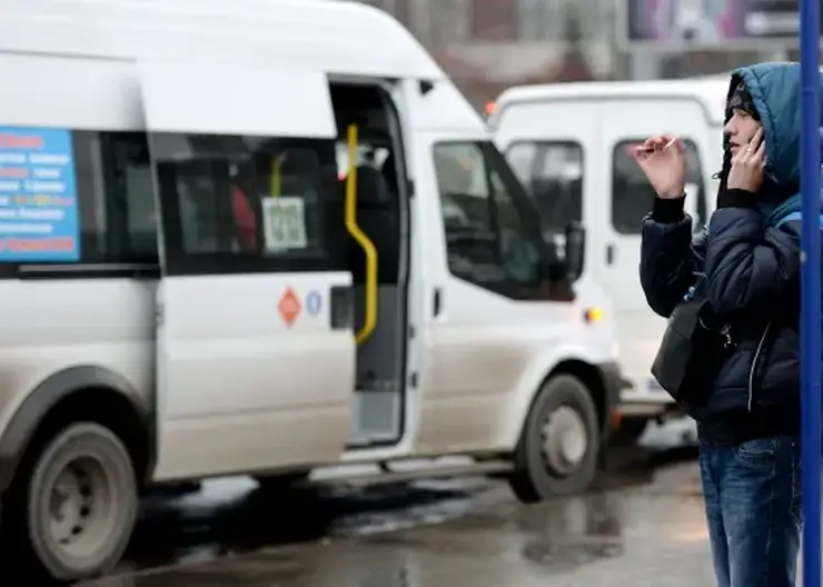 Курение на остановках запретили в Хакасии