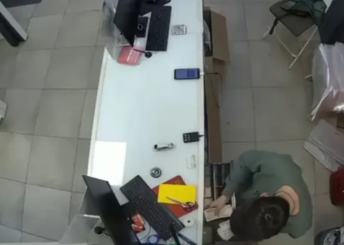 В Комсомольске-на-Амуре работник полгода воровал деньги из кассы пункта выдачи ради онлайн-казино