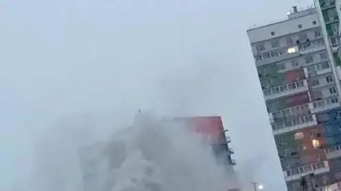 В Красноярске на строительной площадке загорелся вагончик рабочих