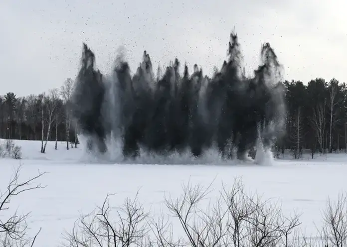 Лед на Томи взорвали специалисты из Красноярска