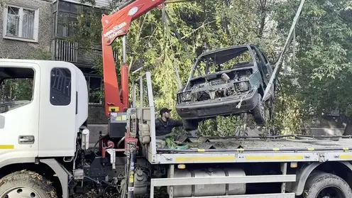 В Красноярске начался принудительный вывоз автомобилей, стоящих больше 30 дней