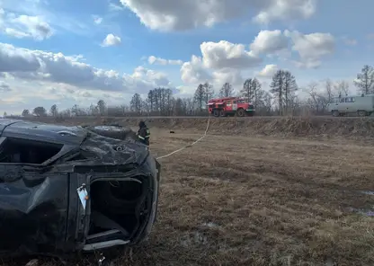 Пожарные спасли пострадавших в лобовом столкновении на трассе Красноярск-Енисейск