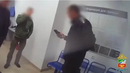 Пассажира из Екатеринбурга арестовали на двое суток за дебош в аэропорту Новокузнецка