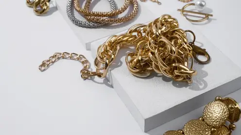 В Кемерове пенсионерка лишилась украшений на 2 млн рублей: воровка тратила деньги на наркотики