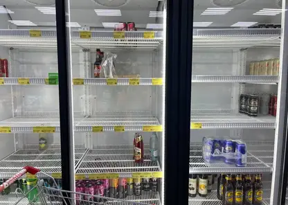 Красноярцы массово выносят полки с холодными напитками из-за 35-градусной жары