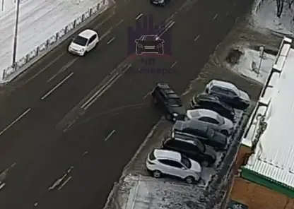 В Красноярске дрифтер помял несколько машин