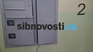 В Красноярске компания парней снова изуродовала подъезд на Взлетке в поисках запрещенных веществ В Красноярске компания парней снова изуродовала подъезд на Взлетке в поисках запрещенных веществ