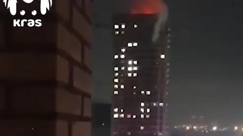 В Красноярске на улице Судостроительной загорелся 25-этажный дом