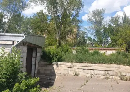В Красноярске в гаражах мужчину забили насмерть палкой