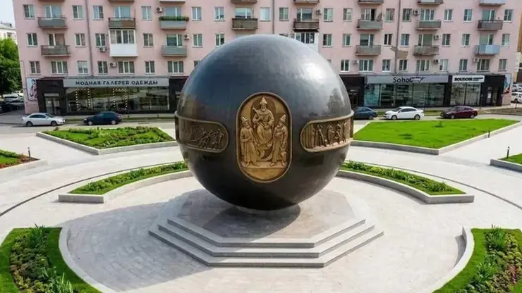 Обновленный шар Бухгольца с бронзовыми горельефами готовят к доставке в Омск