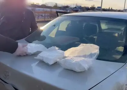 Крупную партию синтетики нашли у пожилого наркокурьера в Иркутской области