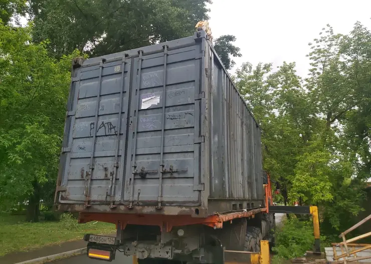 В Свердловском районе Красноярска владельцы убрали более 50 незаконных павильонов и гаражей