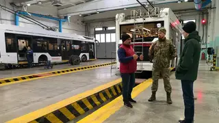 Участник программы «Сибирский характер» Роман Саютин изучает работу красноярского электротранспорта Участник программы «Сибирский характер» Роман Саютин изучает работу красноярского электротранспорта