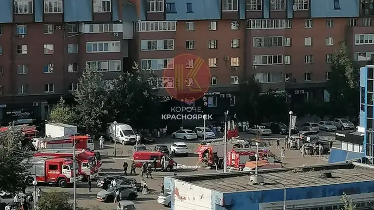 150 человек эвакуировали из ТК «Командор» в Красноярске. Там загорелась кухня