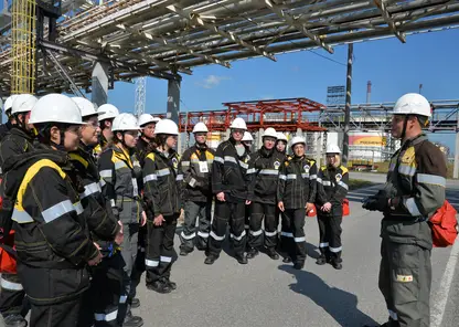 Студенты семи учебных заведений-партнеров «Роснефти» проходят производственную практику на Ачинском НПЗ