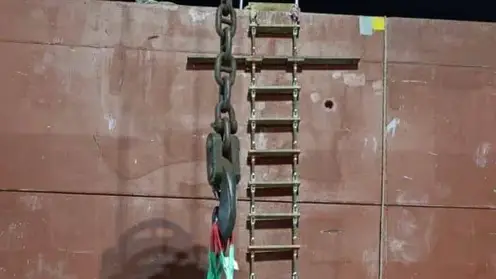 Докер погиб на грузовом судне в порту Приморья