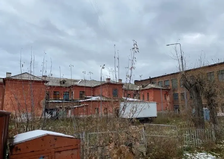 Прокуратура требует закрыть доступ к заброшенной школе в Красноярске