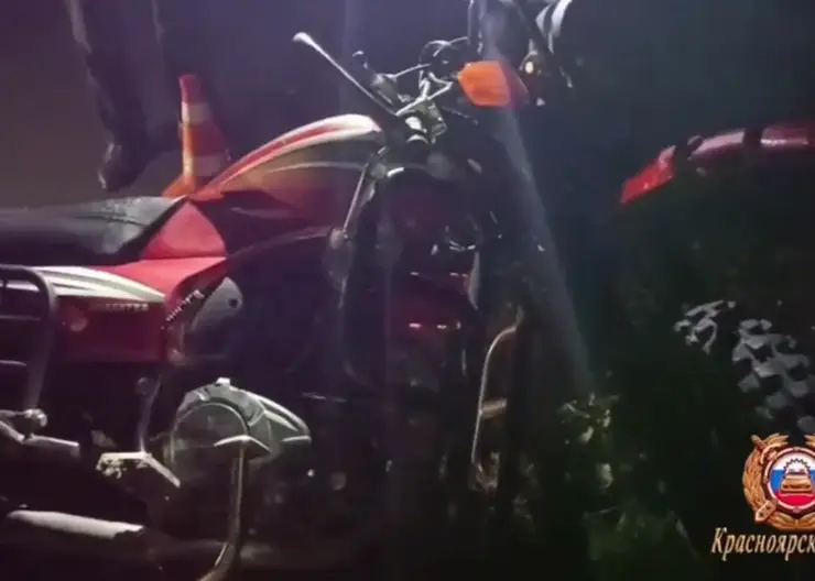 Подросток на мотоцикле насмерть разбился о столб в Красноярском крае