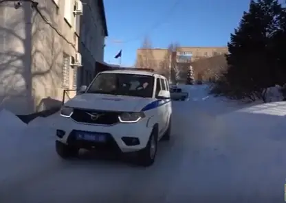 В Кемерове пассажиры с обрезом отняли у таксиста иномарку