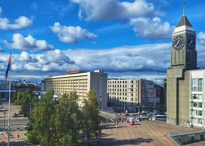 «Чему учат в школе» сегодня исполняют главные городские часы Красноярска