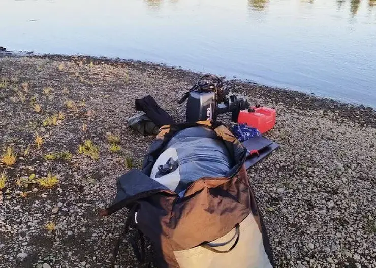 В Канске житель Омска утонул в реке при опрокидывании моторной лодки
